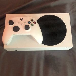 Xbox series S with Xbox Series s controller.